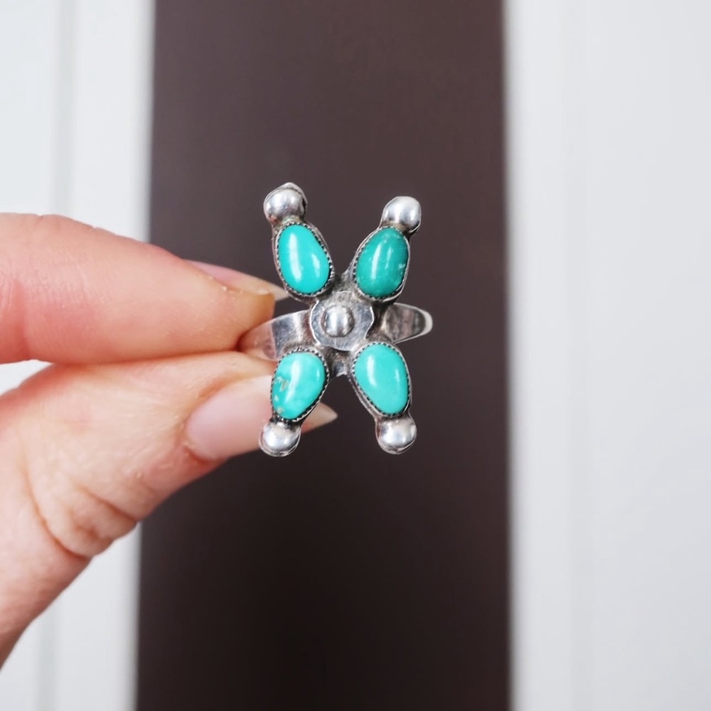 Turquoise Stone Sterling Silver Floral Ring - Teal Blue - size 6 - old pawn